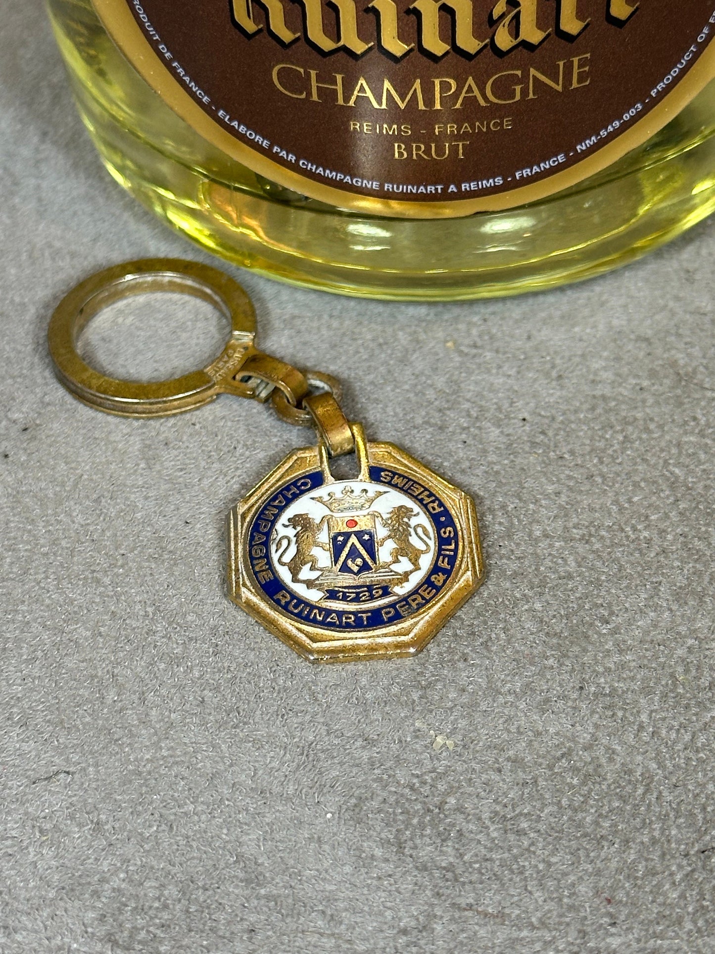 Porte clés champagne Ruinart doré Made in France Années 1980