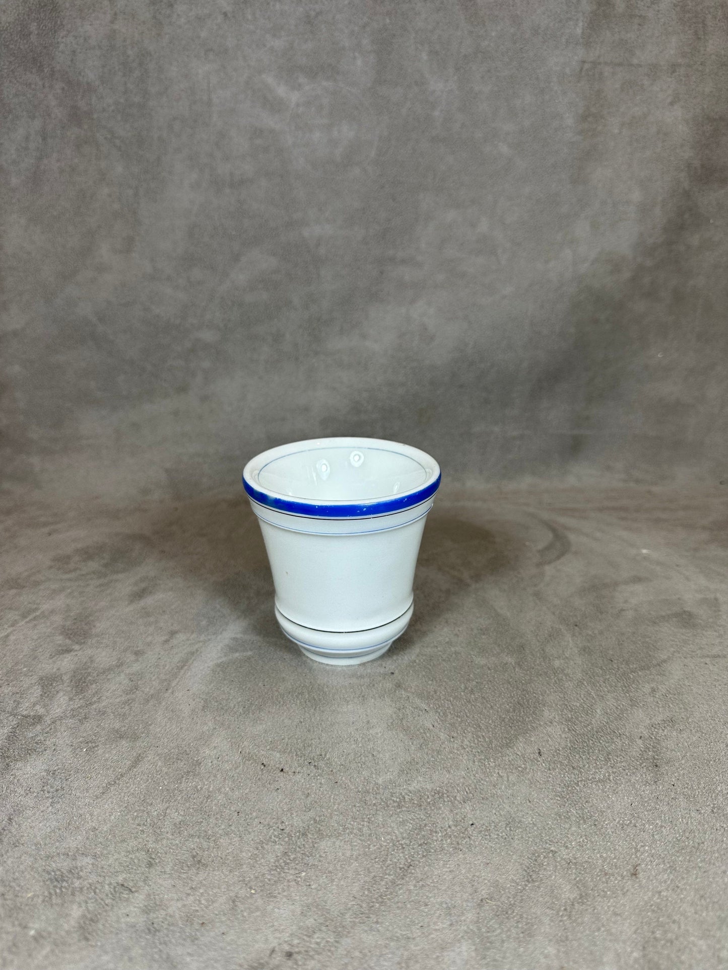 Tasse Brulot ancienne en faience blanche et bleu vintage Made in France Années 1920