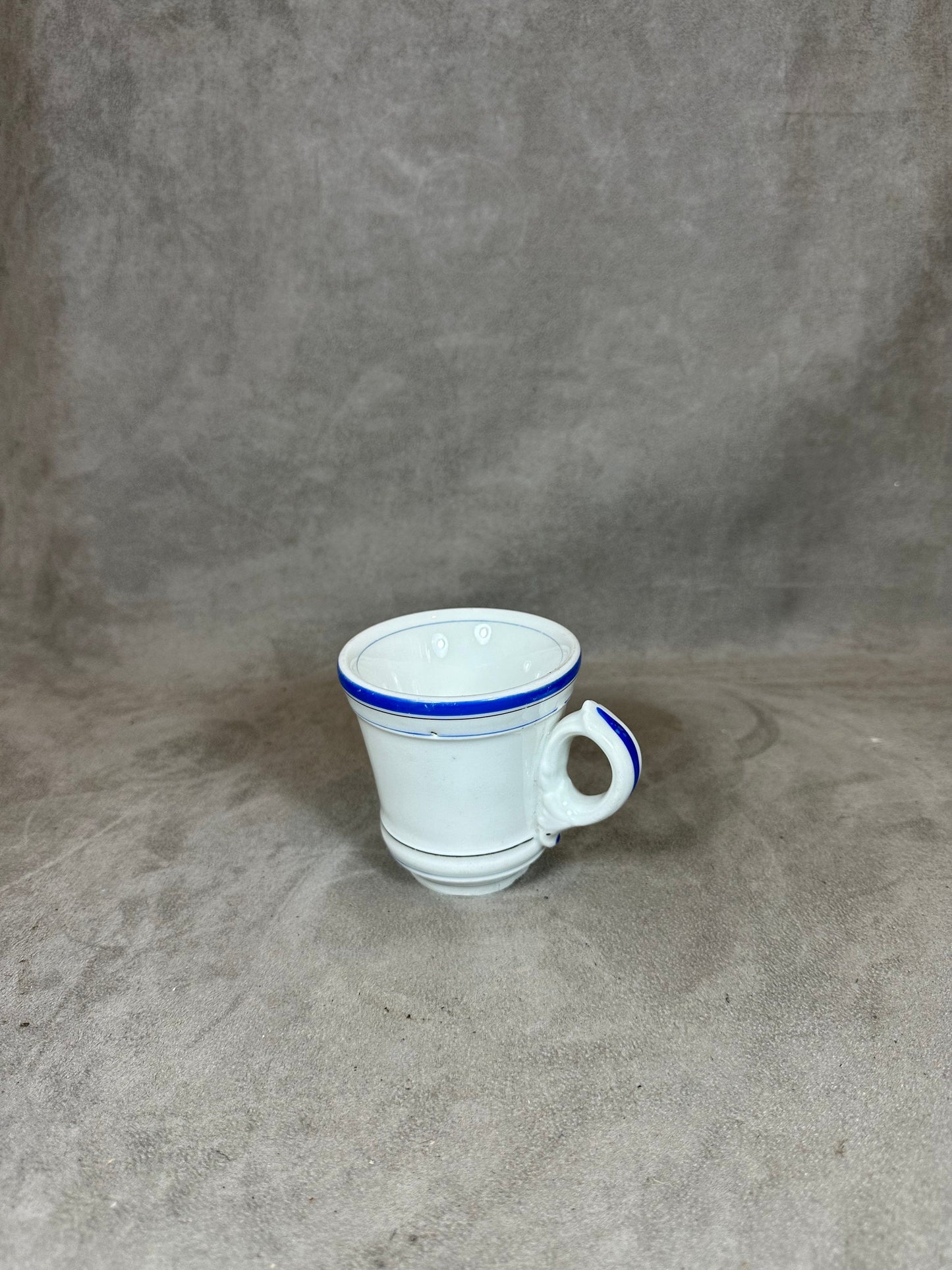 Tasse Brulot ancienne en faience blanche et bleu vintage Made in France Années 1920