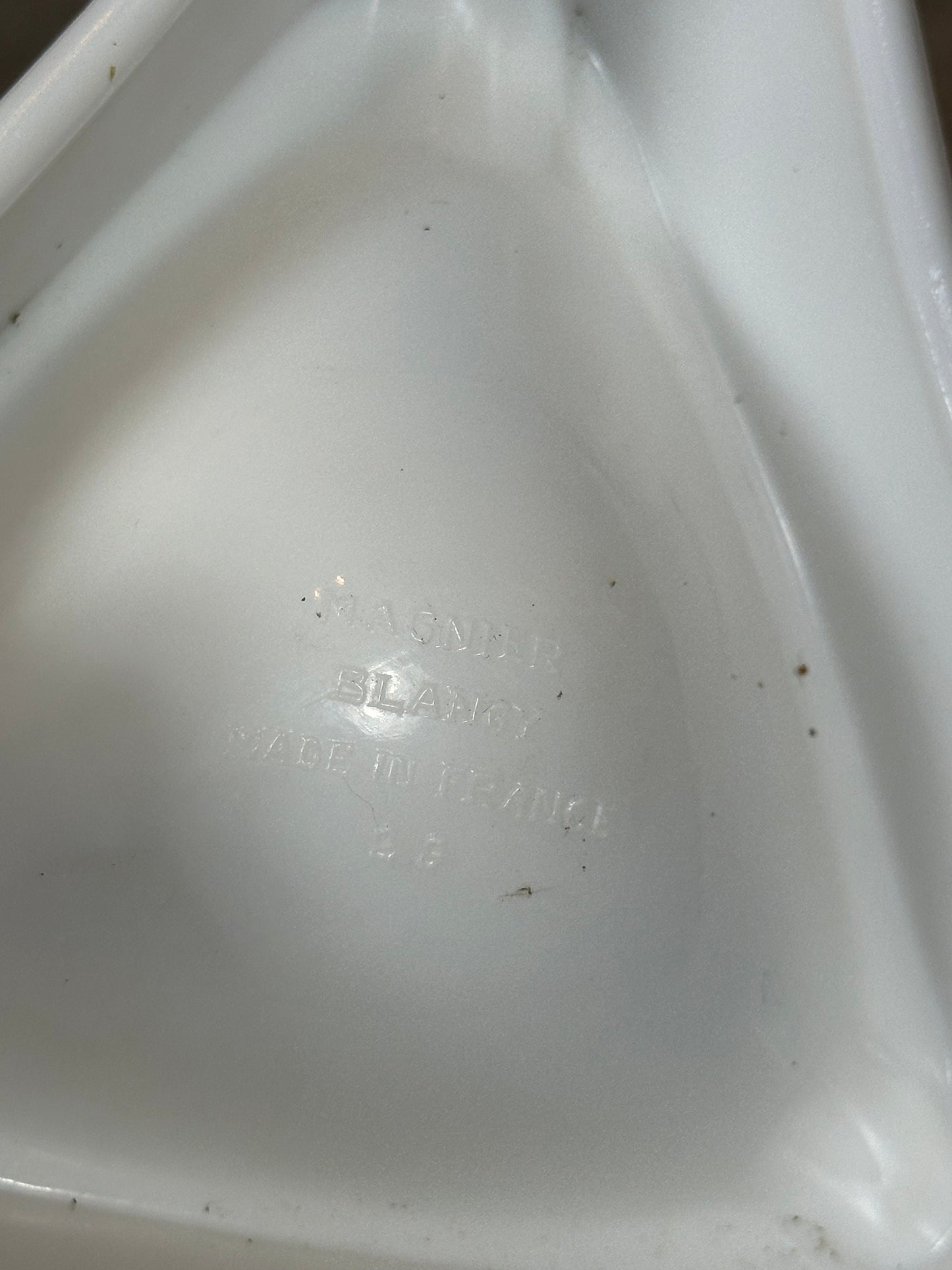 DUBONNET triangular advertising ashtray in vintage opaline opalex Made in France
