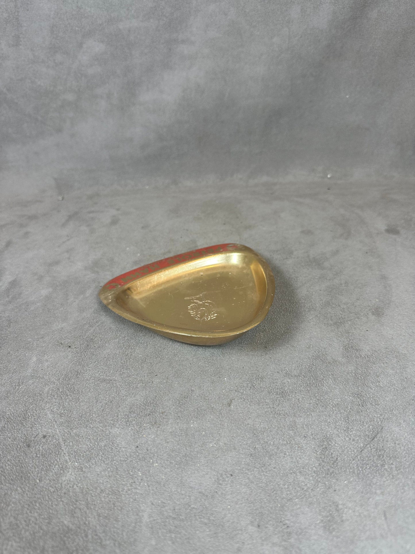 Werbeaschenbecher aus goldenem Metall, Hahn Oil, Made in France, Vintage 1970