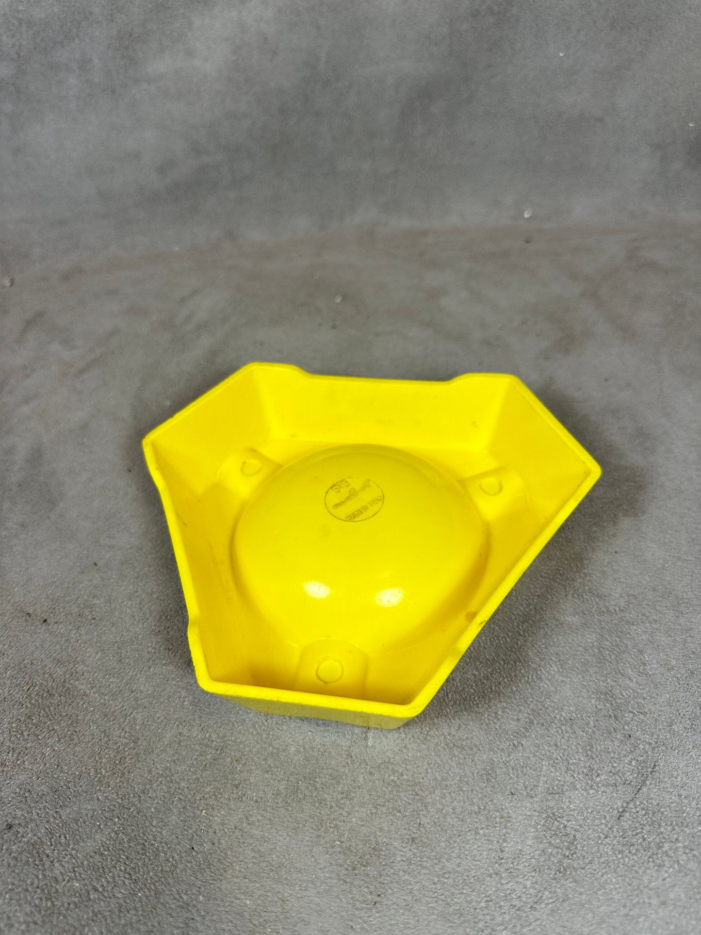 Ricard cendrier de bar triangulaire publicitaire jaune en plastique Vintage 1960