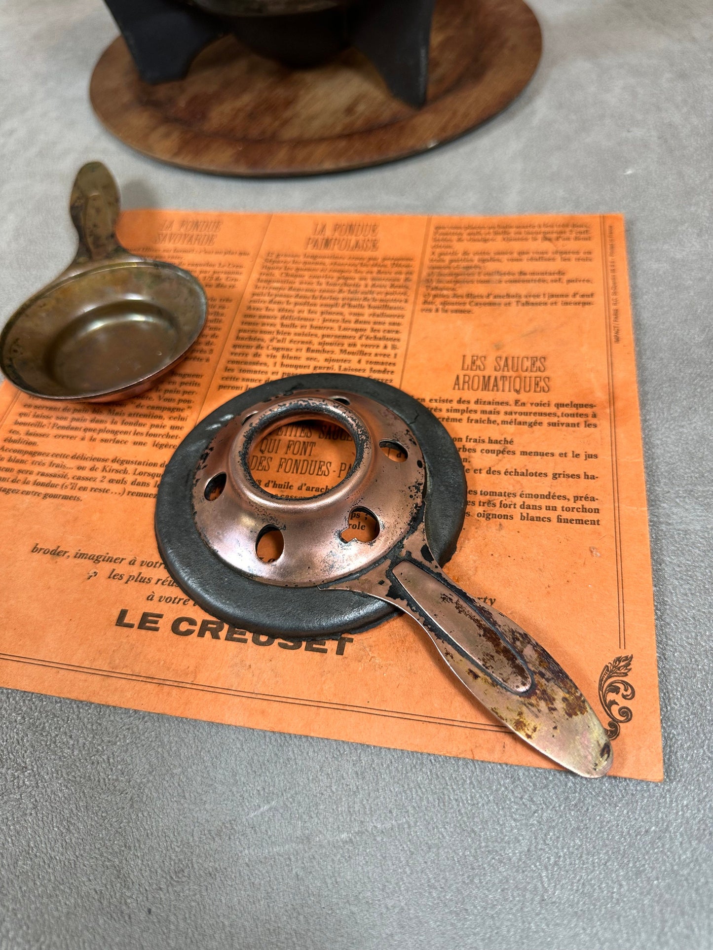 Appareil a fondue vintage en fonte emaillée avec ses 6 fourchettes Le Creuset Made in France