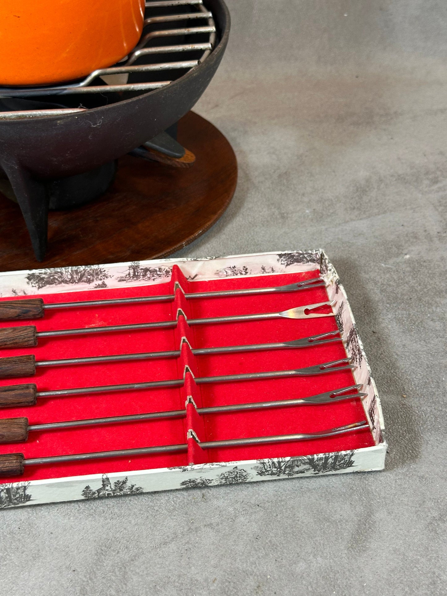 Appareil a fondue vintage en fonte emaillée avec ses 6 fourchettes Le Creuset Made in France