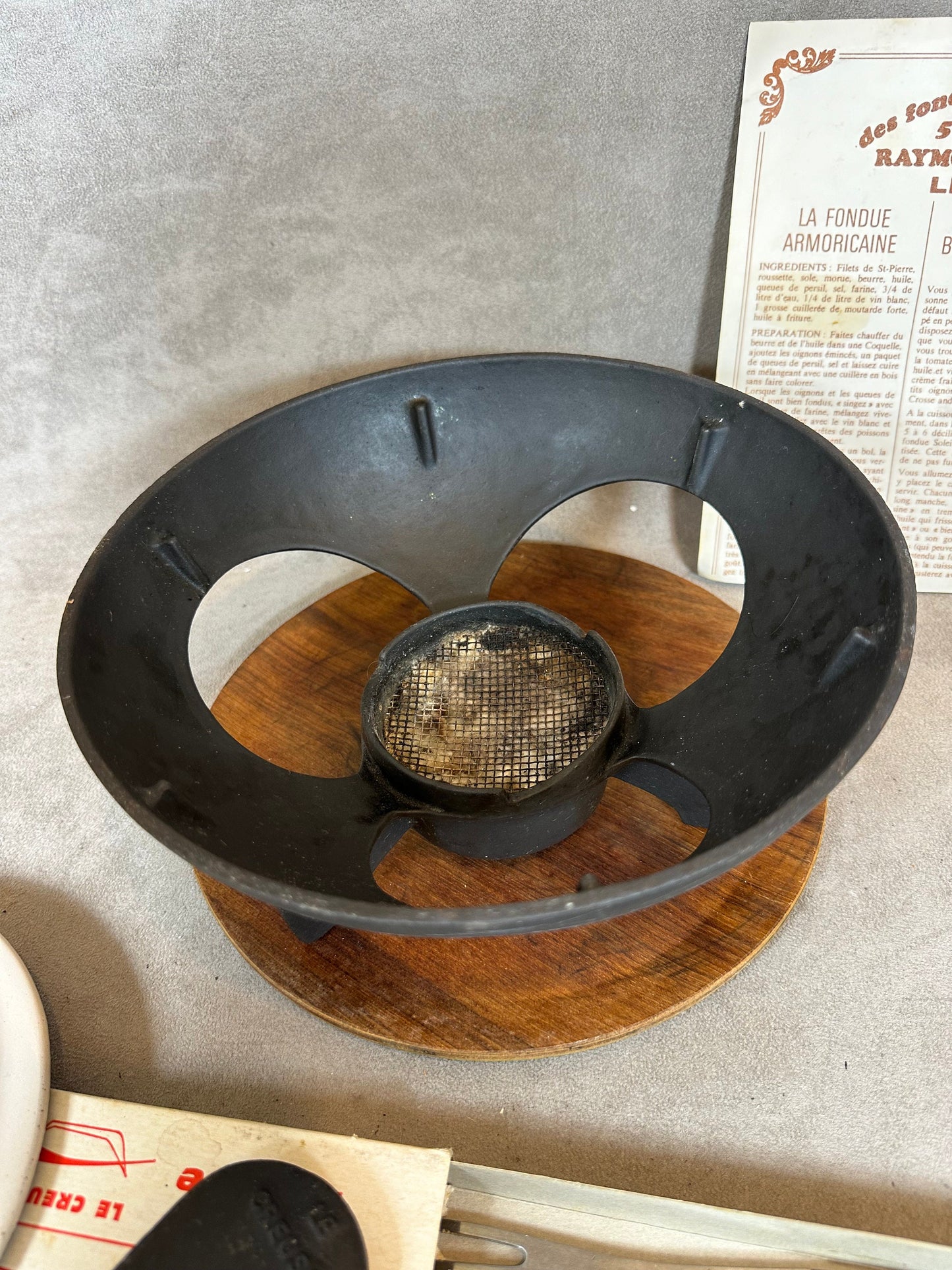 Appareil a fondue vintage en fonte emaillée avec ses 6 fourchettes Le Creuset Made in France