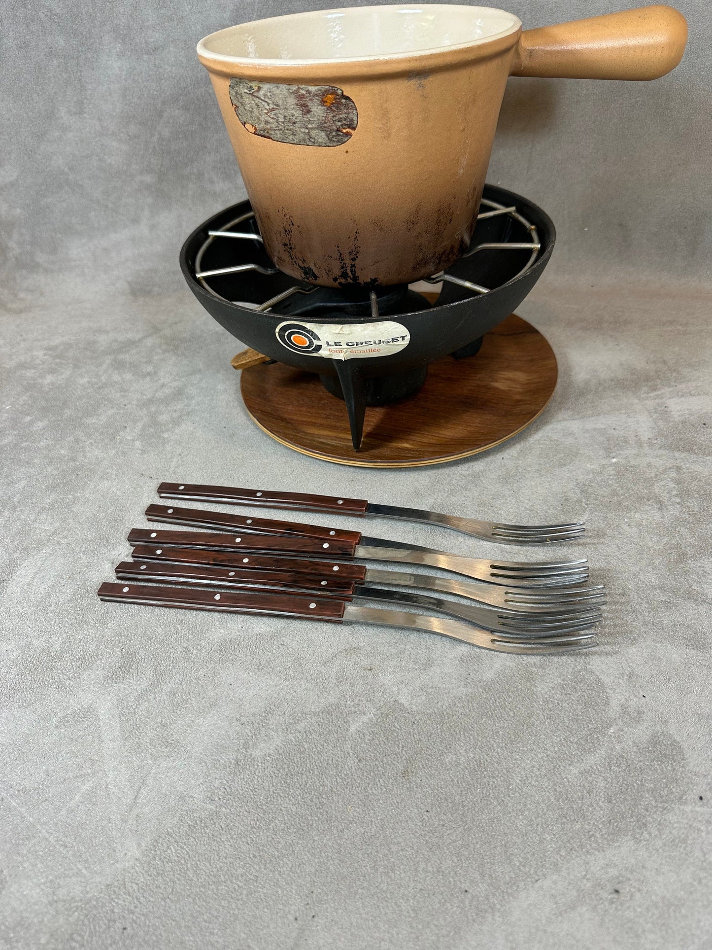 Appareil a fondue vintage en fonte emaillée avec ses 6 fourchettes Le Creuset Made in France