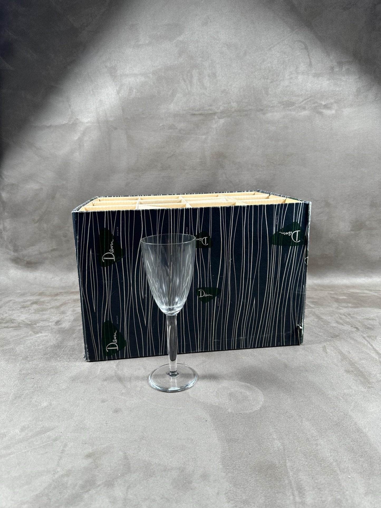 VERY RARE Magnifique lot de 12 verres DAUM en cristal modèle Suroy vintage avec boite d'origine Made in France Années 1960