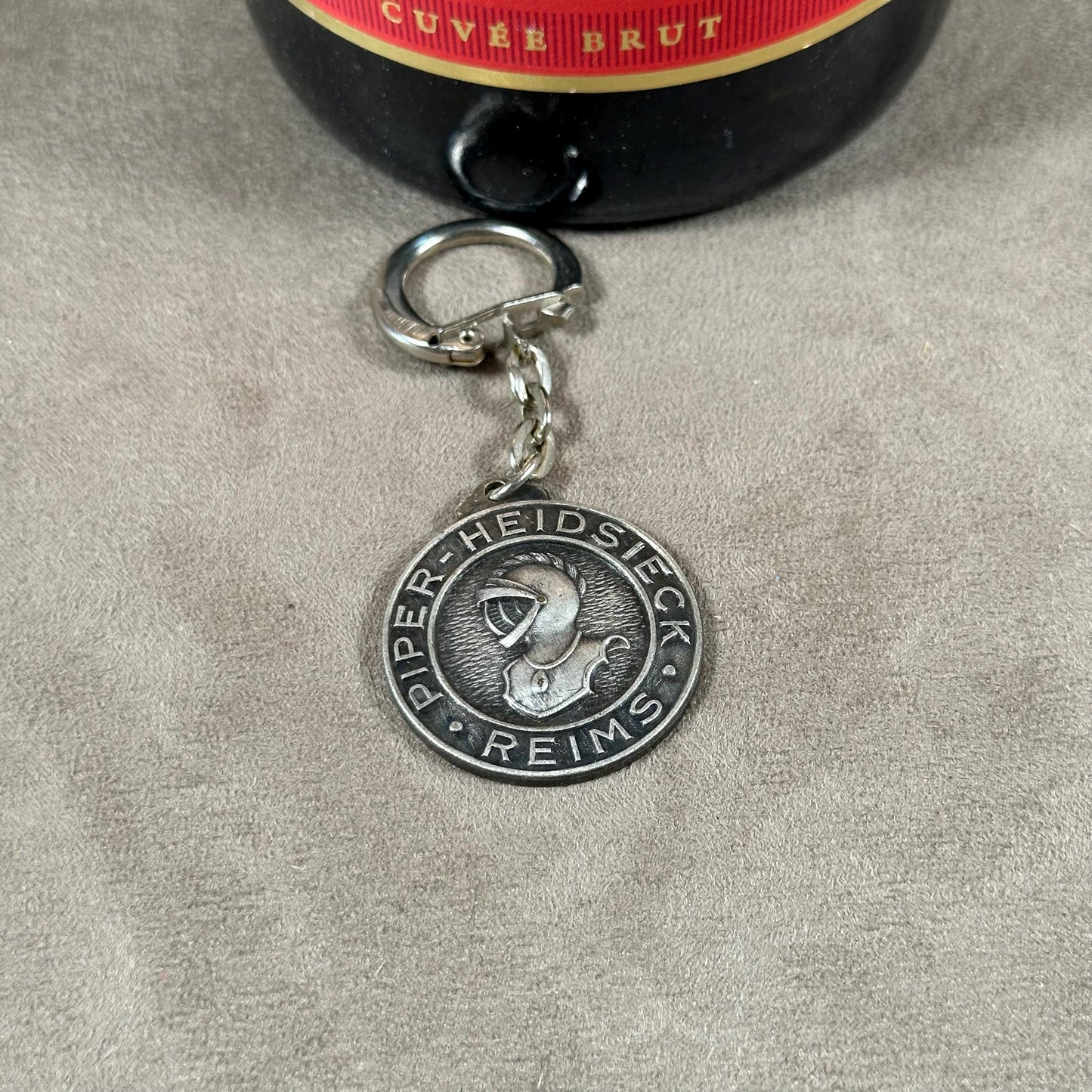 Porte clés champagne Piper-Heidsieck en métal vintage Made in France Années 1980