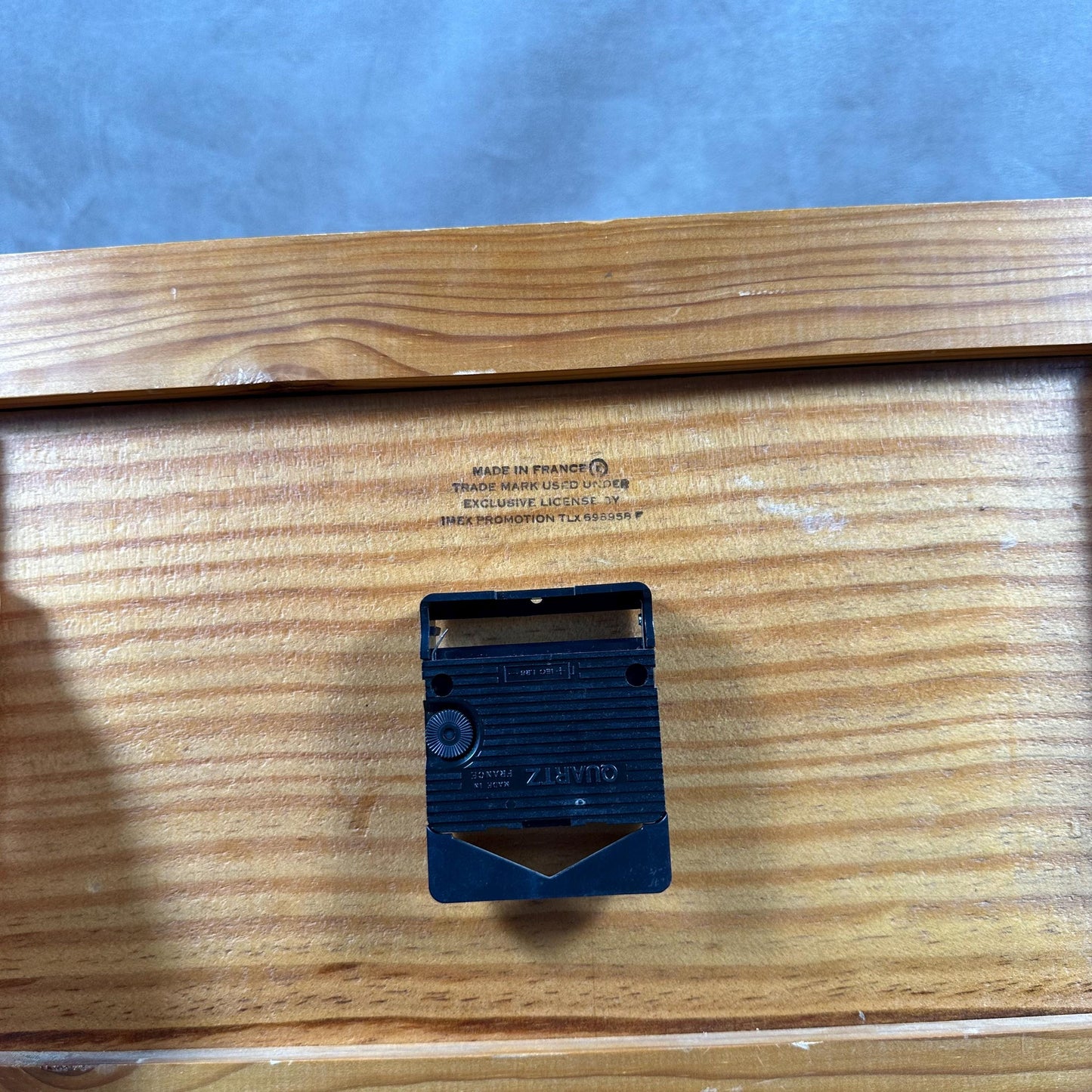 VERY RARE Horloge en bois champagne Louis Roederer Made in France Années 1980