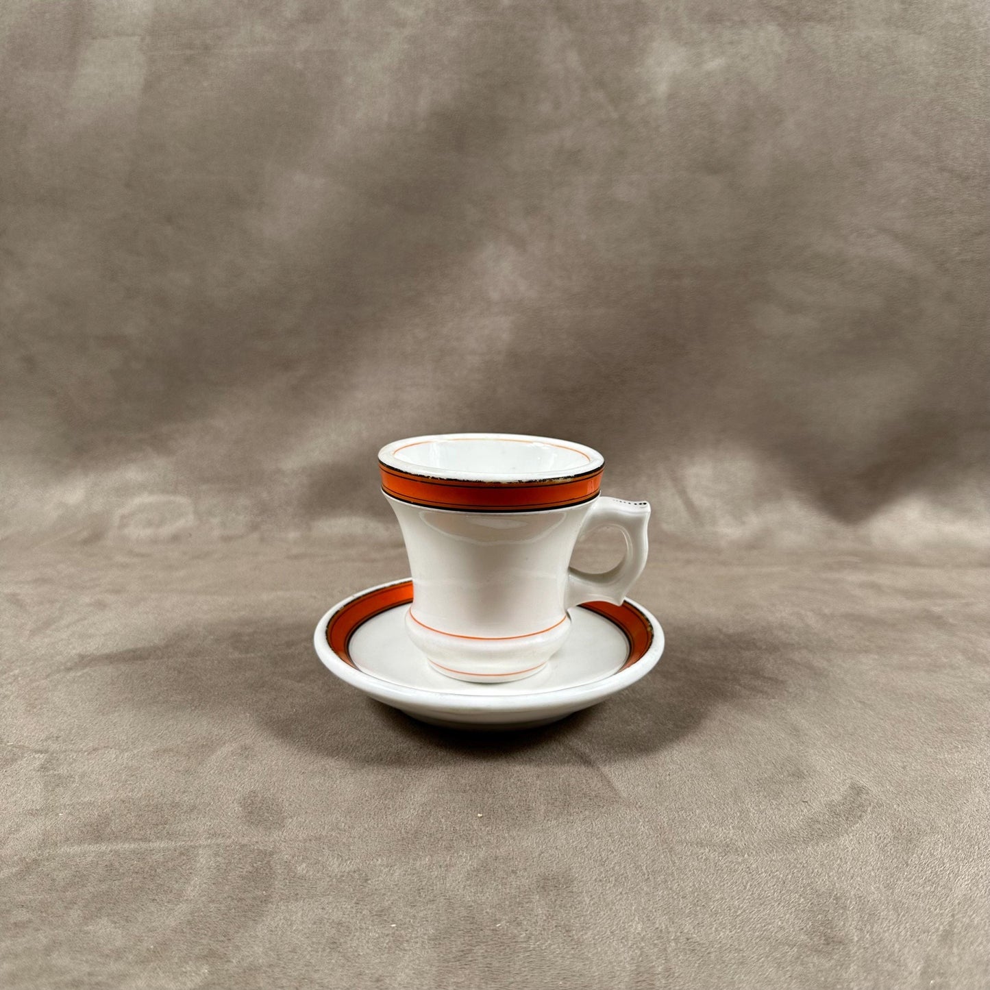 Tasse Brulot ancienne en faience blanche et orange vintage Made in France Années 1920