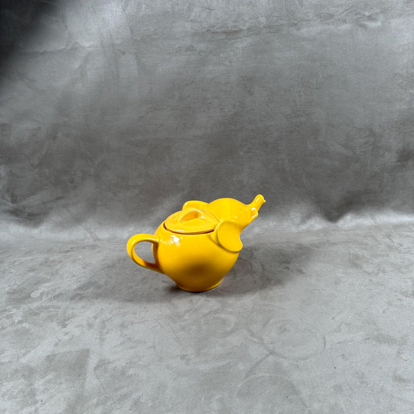 Théière en céramique jaune en forme d'éléphant Made in France