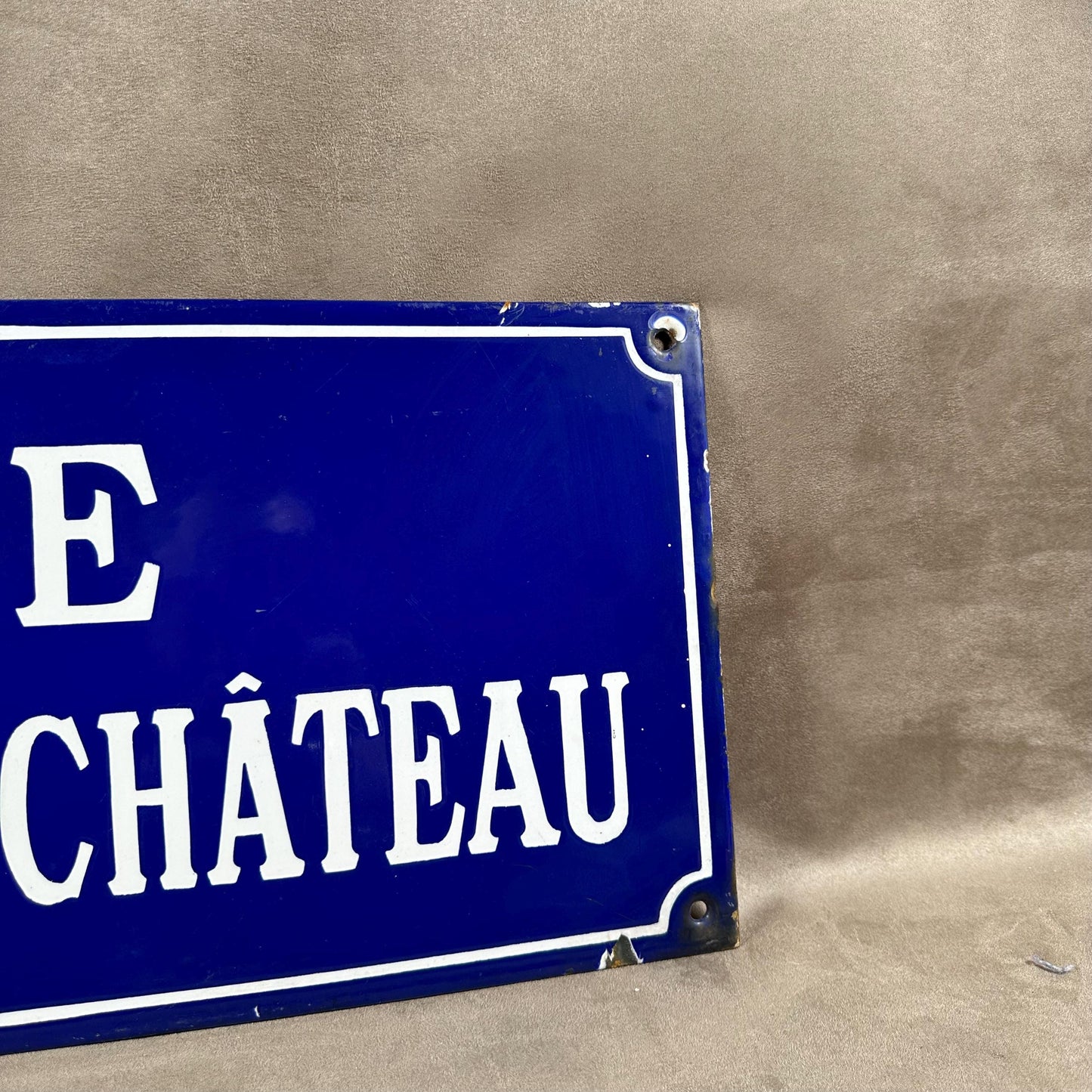 VERY RARE Plaque de rue de ville française " Rue du Vieux Château " vintage en tôle émaillée bleue . Made in France 1900