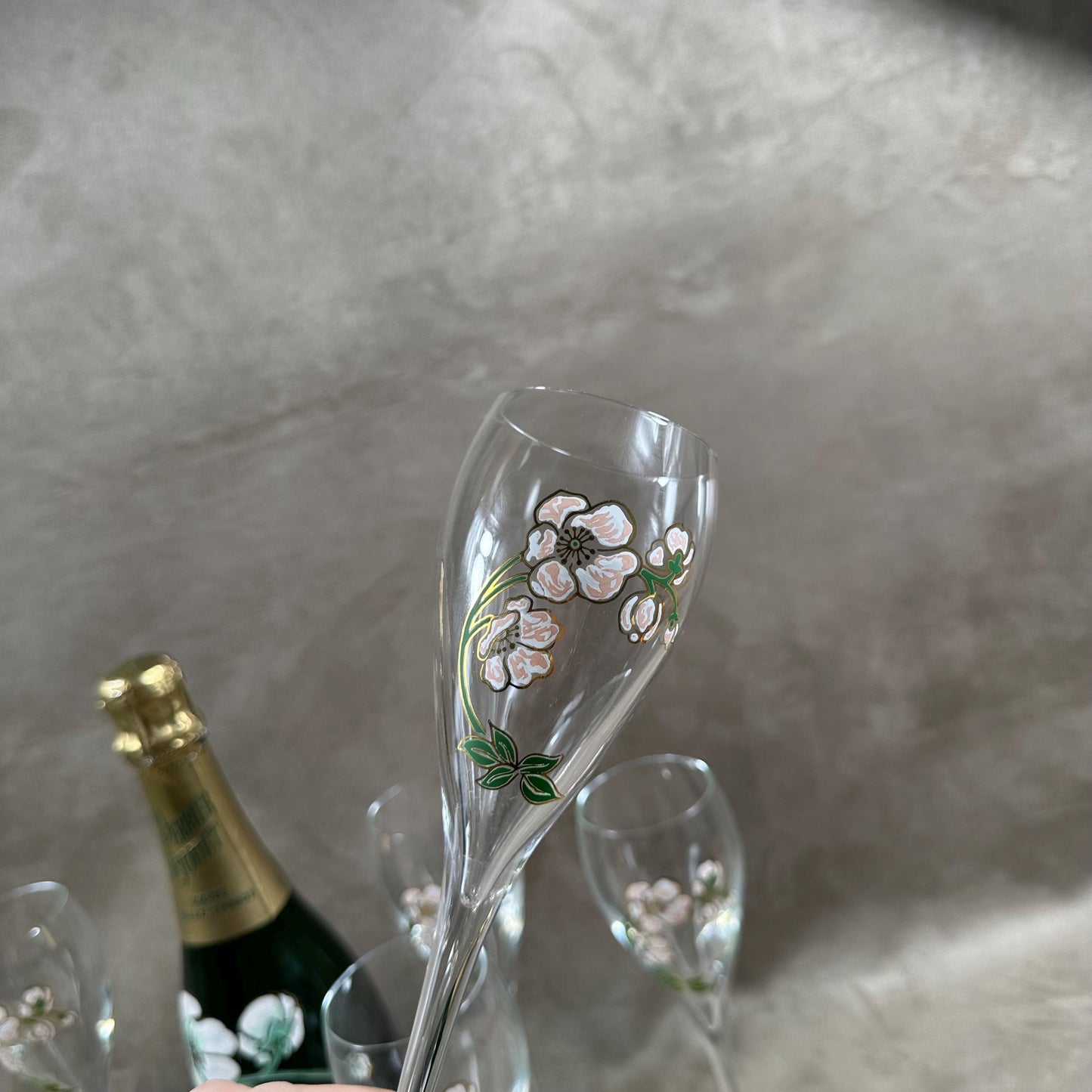 RARE Lot de 6 flutes Perrier-Jouet en verre Belle Epoque peintes à la main au décor d'anémone par Emile Gallé Perrier-Jouët Années 1970