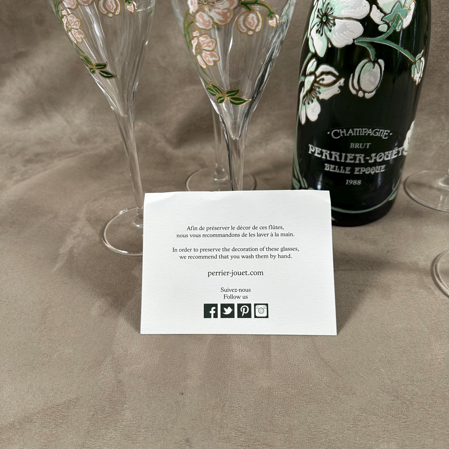 RARE Lot de 6 flutes Perrier-Jouet en verre Belle Epoque peintes à la main au décor d'anémone par Emile Gallé Perrier-Jouët Années 1970