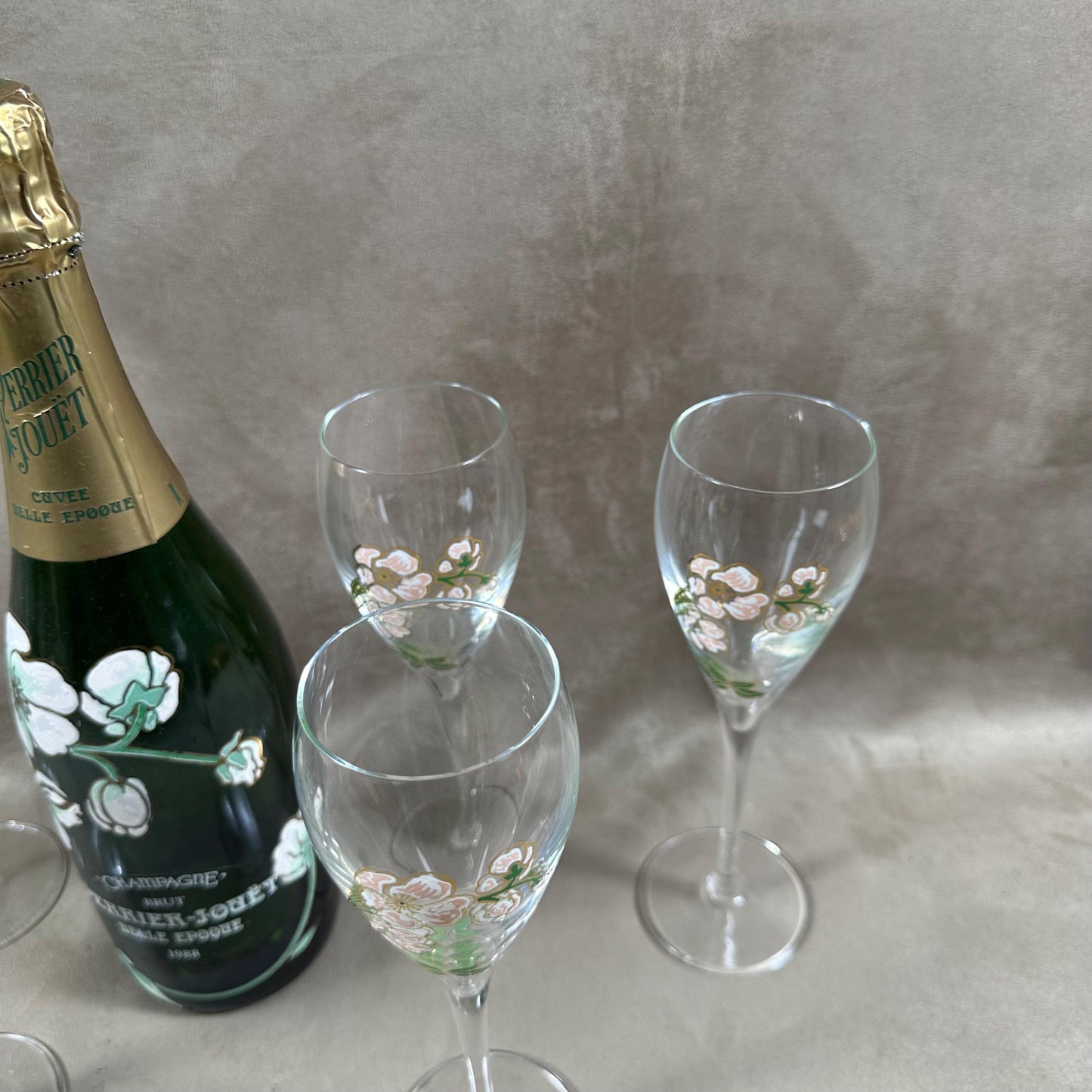 RARE Lot de 6 flutes Perrier-Jouet en verre Belle Epoque peintes à la main au décor d'anémone par Emile Gallé Perrier-Jouët Années 1970