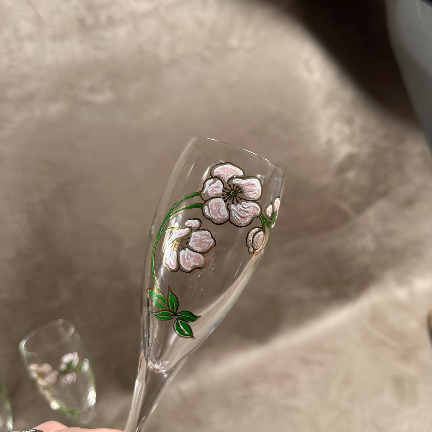 RARE Lot de 6 flutes Perrier-Jouet en verre Belle Epoque peintes à la main au décor d'anémone par Emile Gallé Perrier-Jouët Années 1990