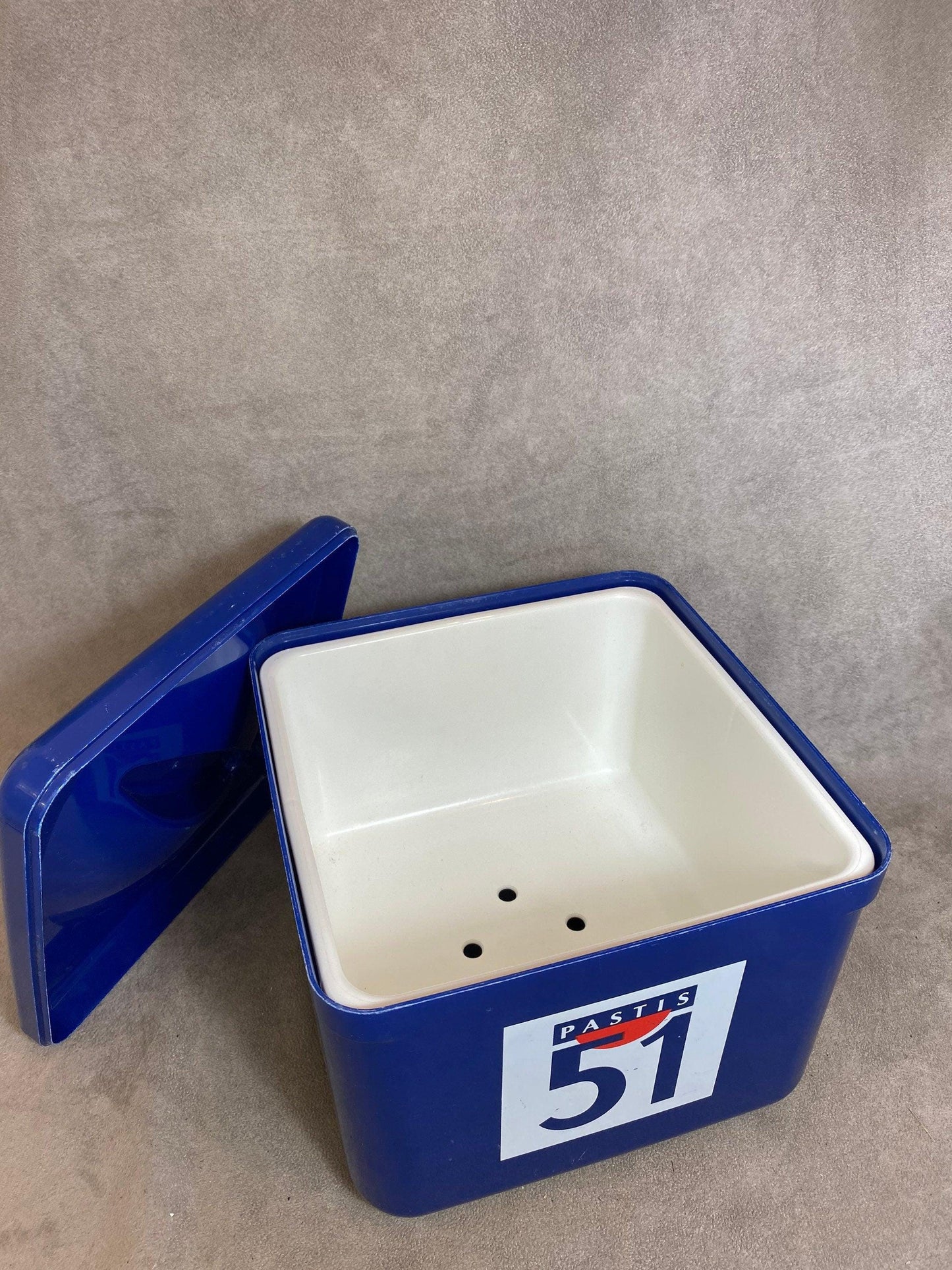 Seau à glace Pastis 51 en plastique bleu Made in England Vintage 1970