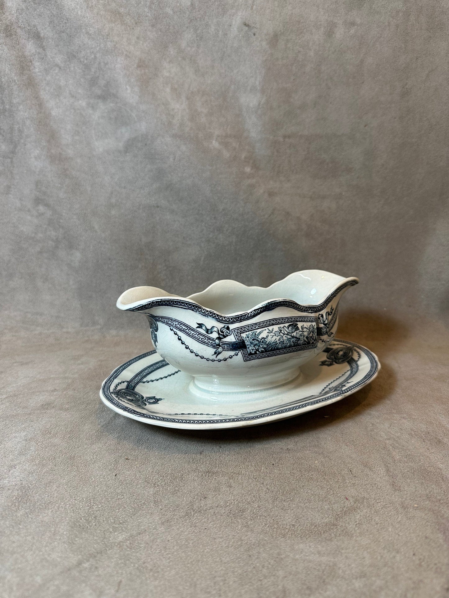 Saucière en Faïence par Saint Amand Hamage Daillon, Made in France, Vintage 1900