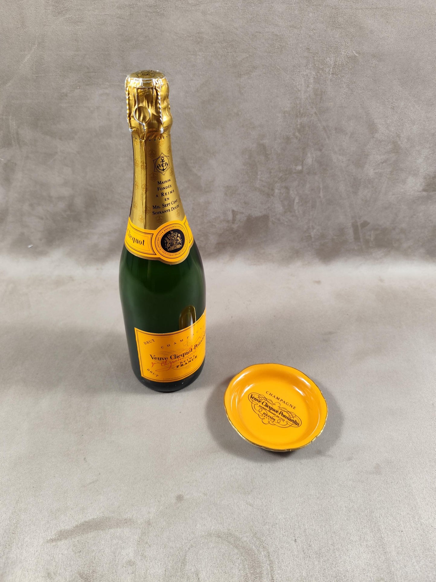 Cendrier vide-poche Champagne Veuve Clicquot Ponsardin faïence Moulin des Loups Reims France vintage