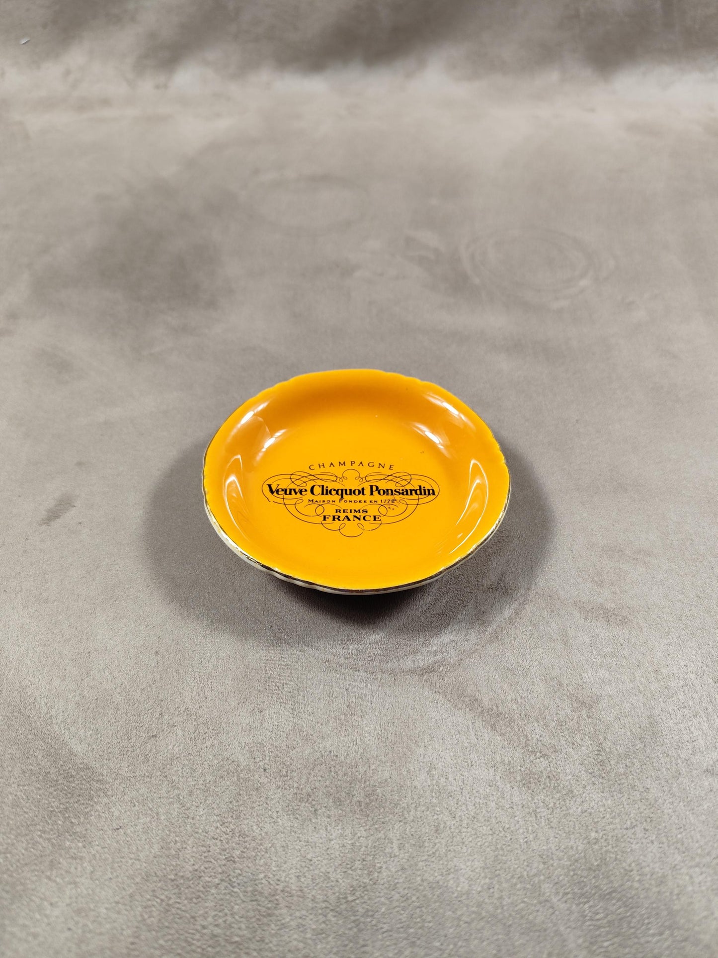 Cendrier vide-poche Champagne Veuve Clicquot Ponsardin faïence Villenauxe Reims France vintage