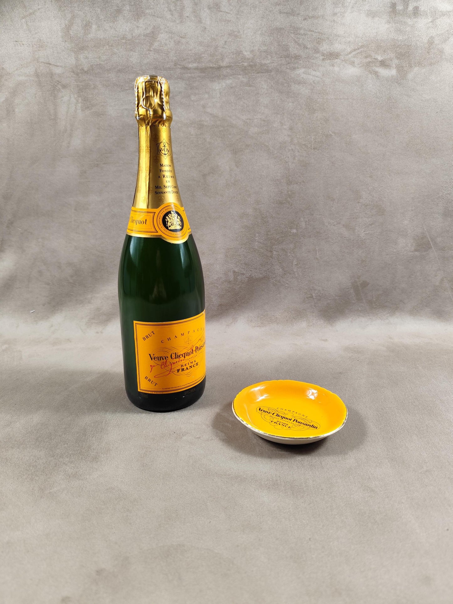 Cendrier vide-poche Champagne Veuve Clicquot Ponsardin faïence Villenauxe Reims France vintage