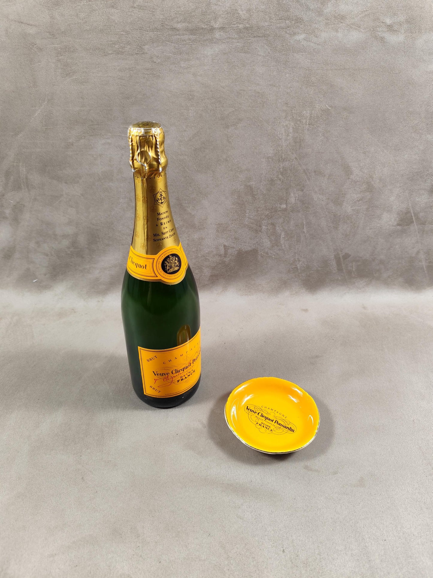 Cendrier vide-poche Champagne Veuve Clicquot Ponsardin faïence Villenauxe Reims France vintage
