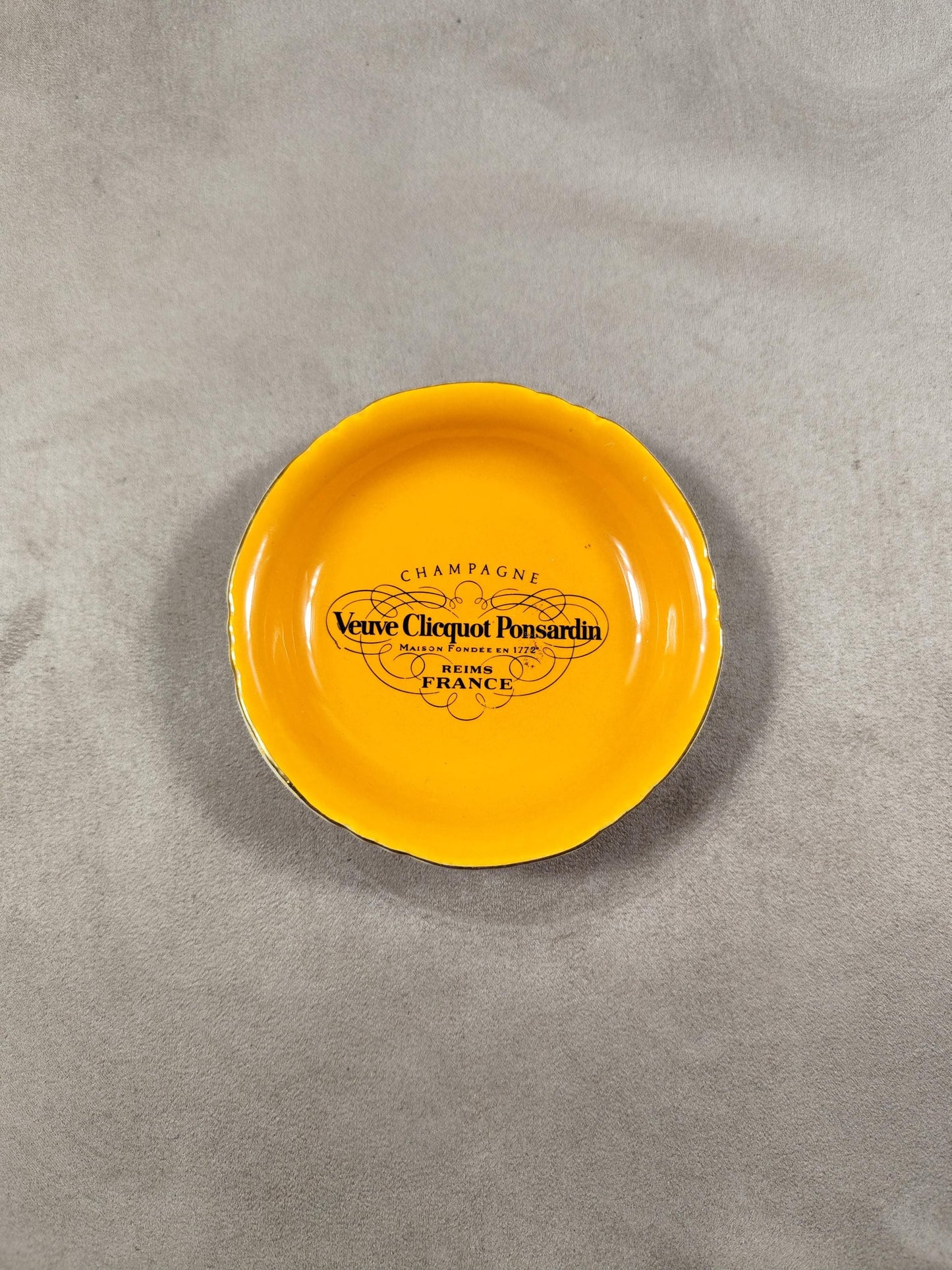 Cendrier vide-poche Champagne Veuve Clicquot Ponsardin faïence Villenauxe Reims France vintage