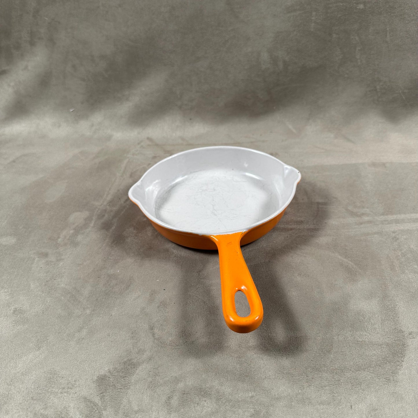 Skillet Le Creuset en fonte émaillée orange avec poignée vintage made in France