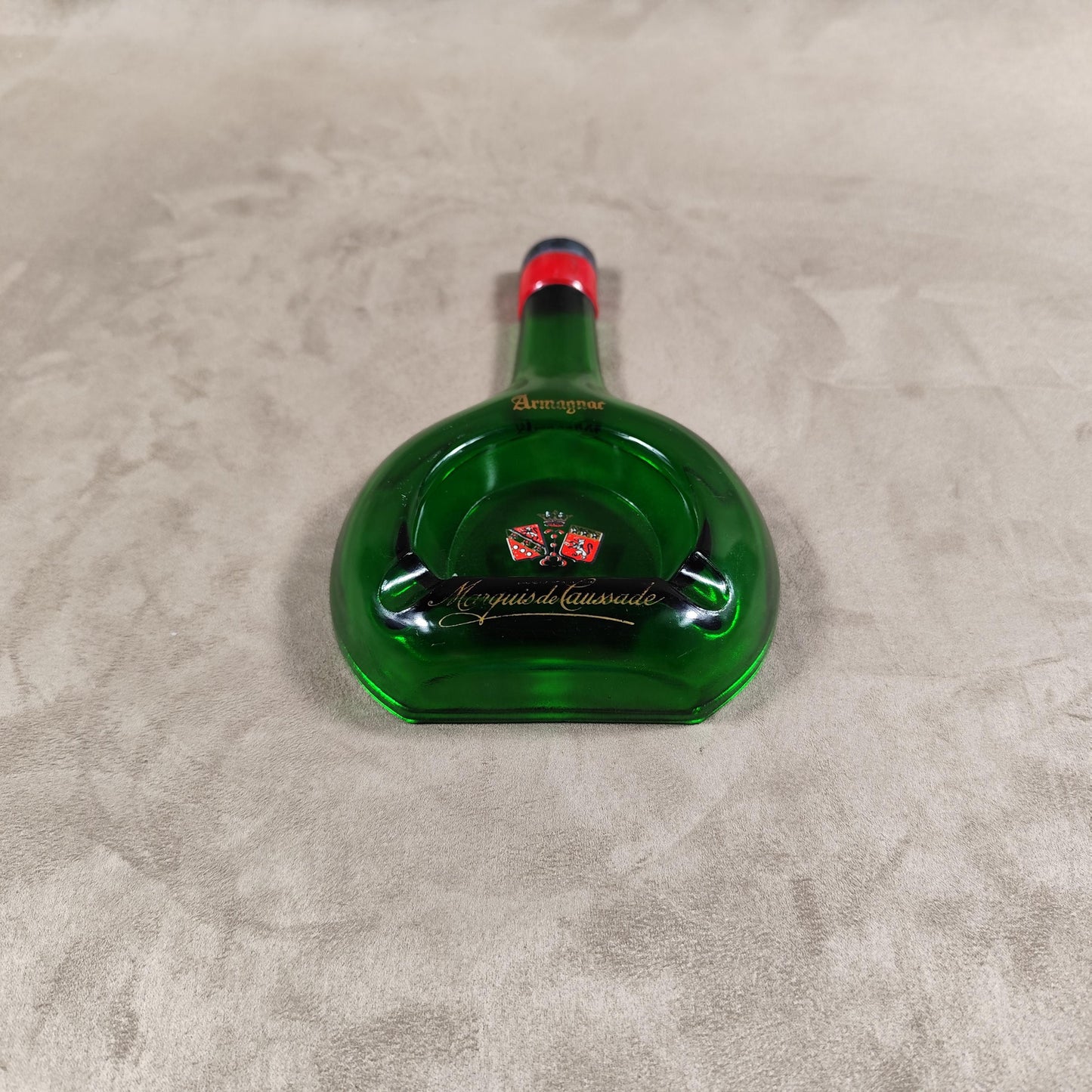 Cendrier publicitaire vintage Armagnac Marquis de Cassade en forme de bouteille en verre