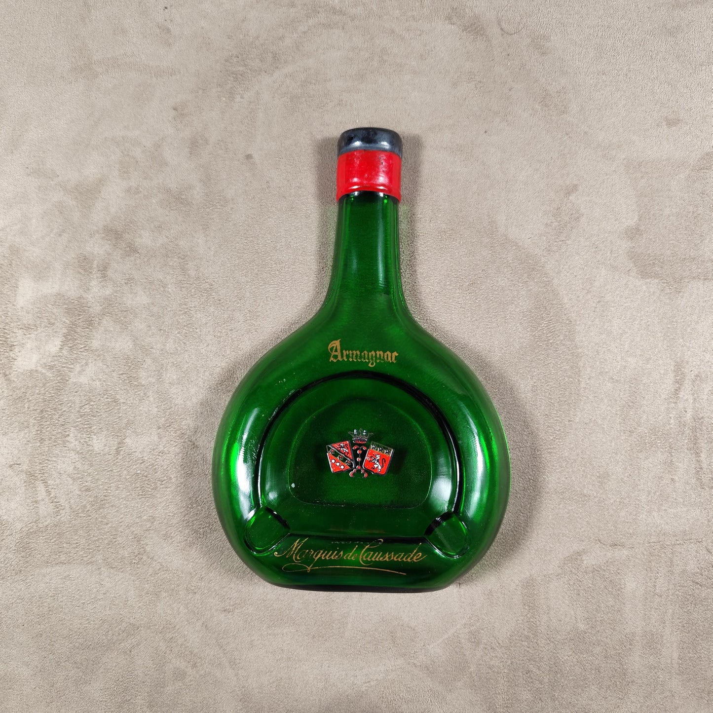 Cendrier publicitaire vintage Armagnac Marquis de Cassade en forme de bouteille en verre