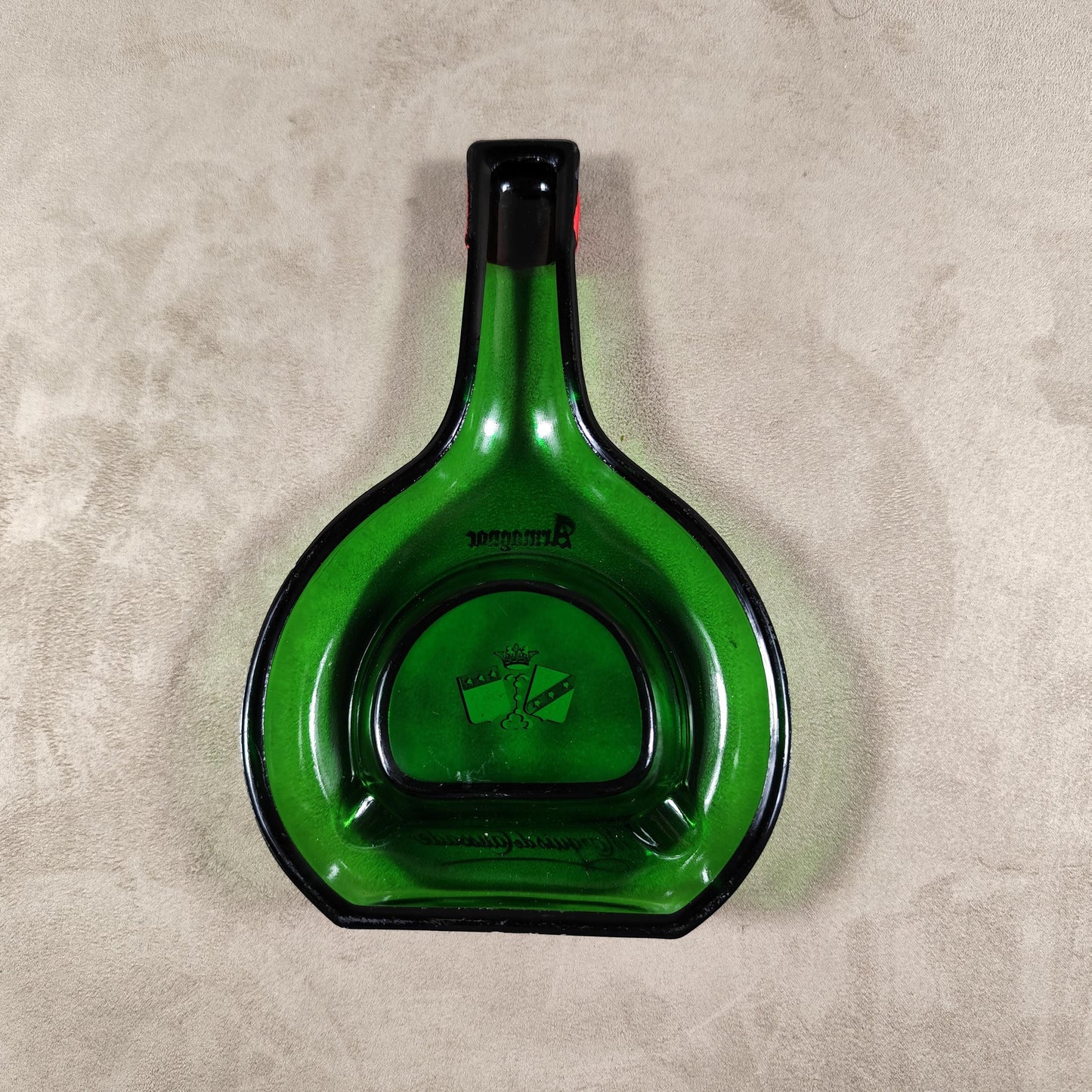 Cendrier publicitaire vintage Armagnac Marquis de Cassade en forme de bouteille en verre