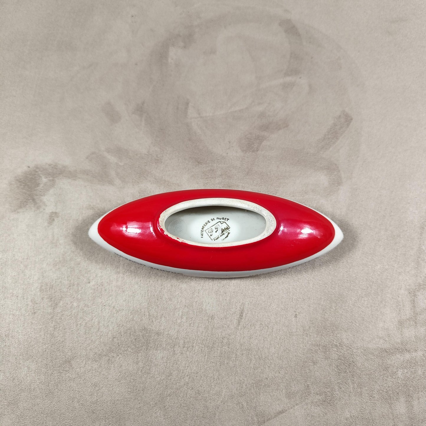 RARE Cendrier publicitaire en forme de pirogue Cherry Rocher vintage rouge et blanc en faience 1960
