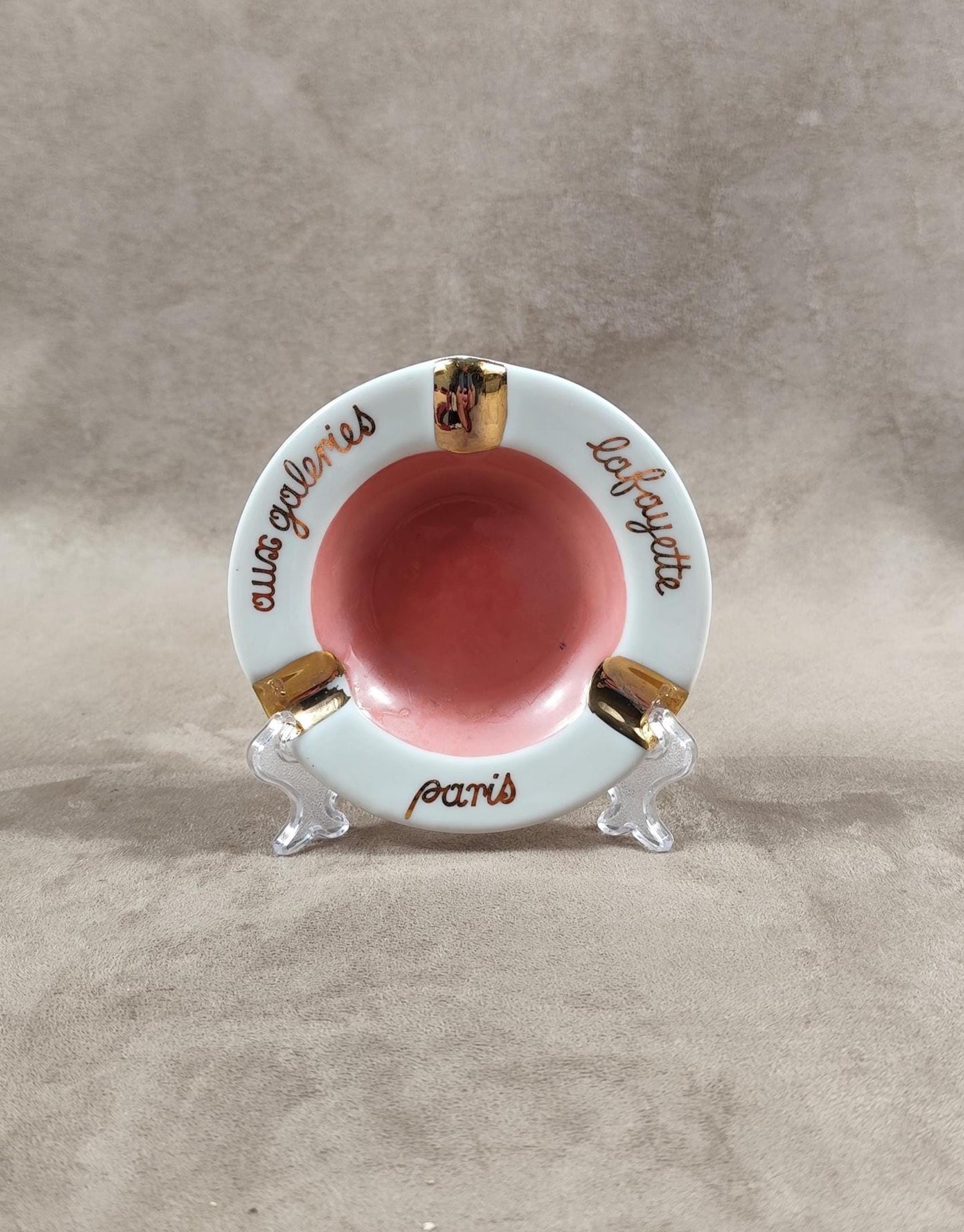Cendrier publicitaire ancien des Galeries Lafayette en porcelaine de Limoges