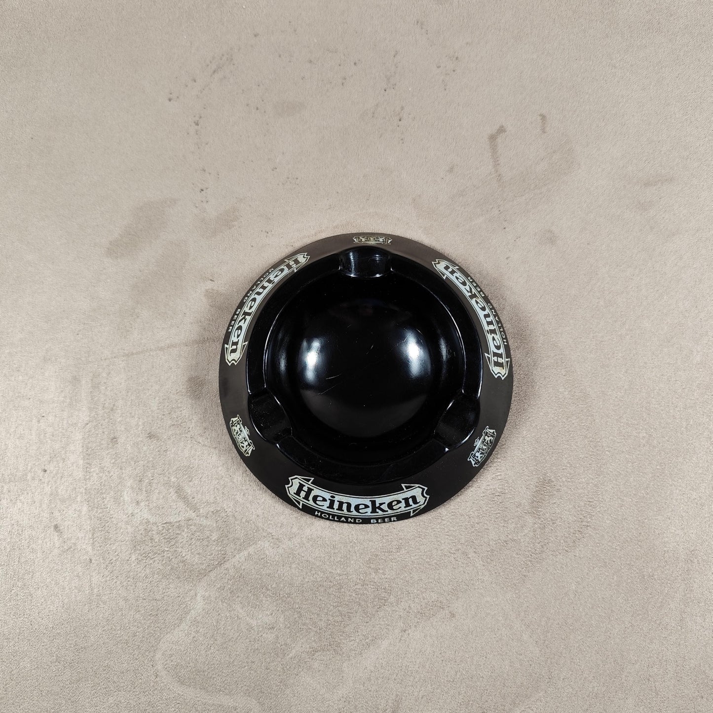 Cendrier Heineken en verre noir vintage made in France Années 1960