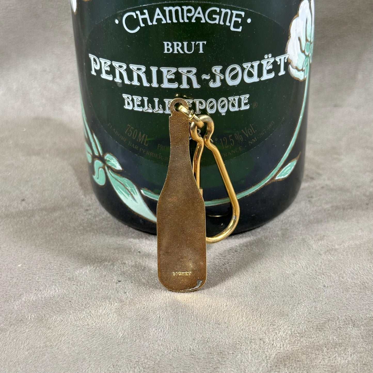 RARE Porte clés Perrier Jouet en métal à décor de bouteille de champagne Made in France Années 1960