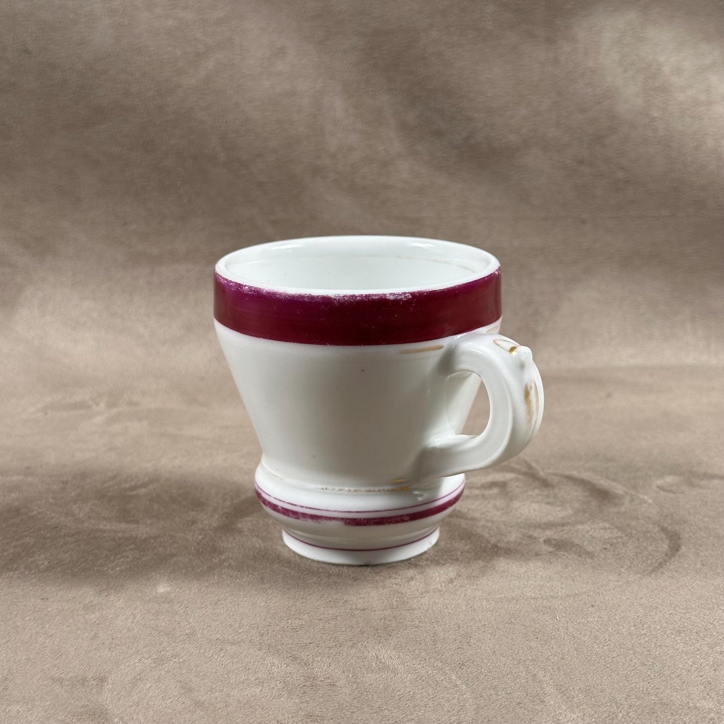 Tasse Brulot ancienne en faience blanche et rouge vintage Made in France Années 1920