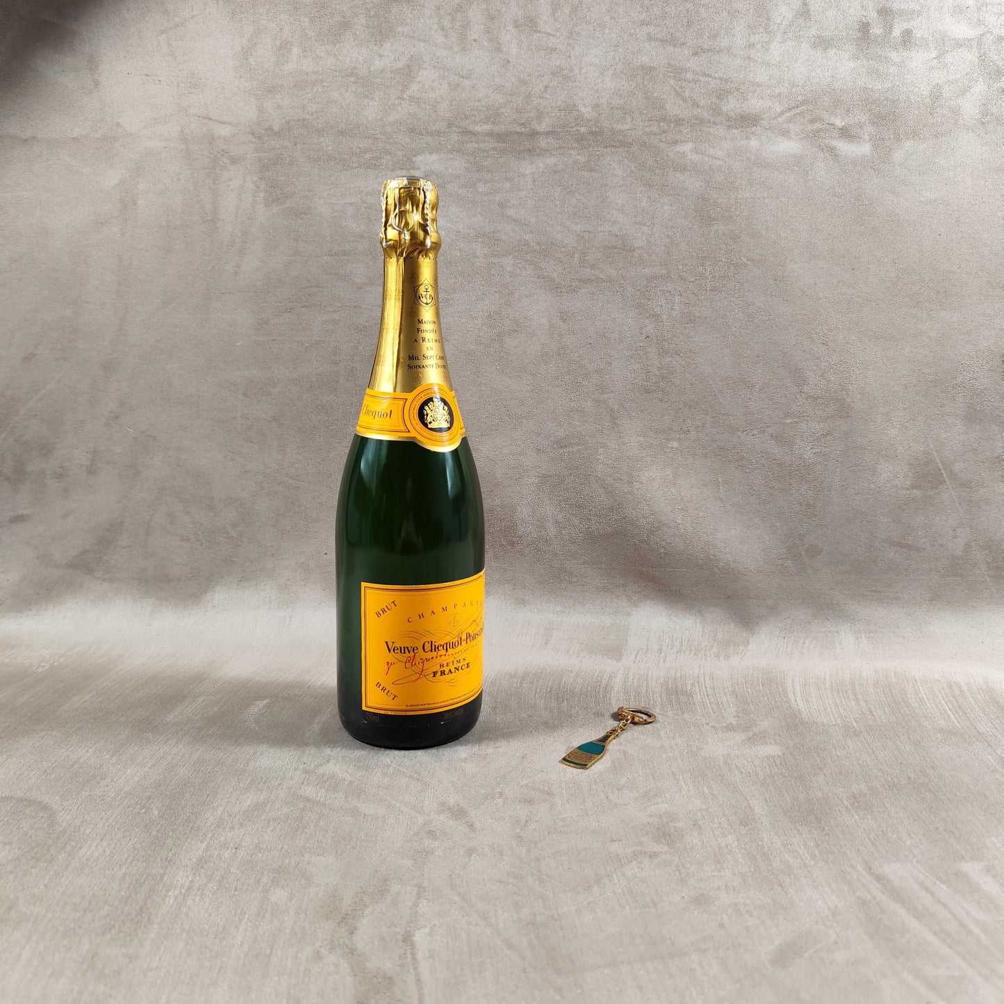Porte clés Veuve Clicquot en acier Made in France Années 1980