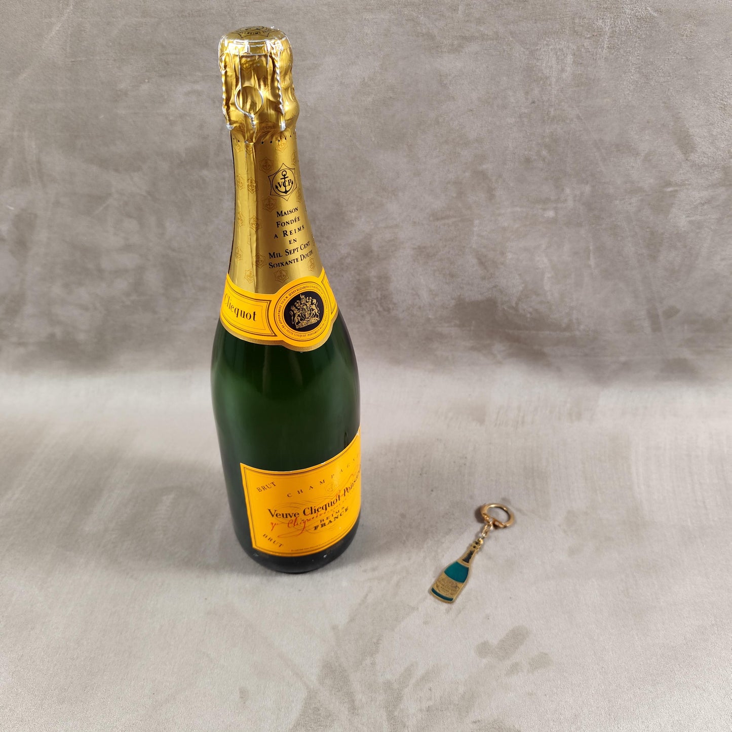 Porte clés Veuve Clicquot en acier Made in France Années 1980