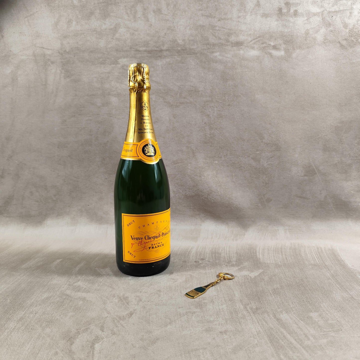 Porte clés Veuve Clicquot en acier Made in France Années 1980