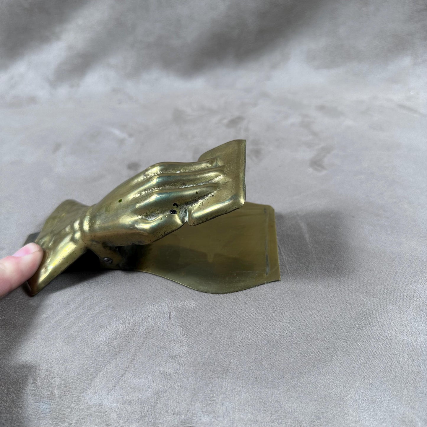 RARE Pince à documents pince à courrier en forme de main en laiton vintage Made in France 1900