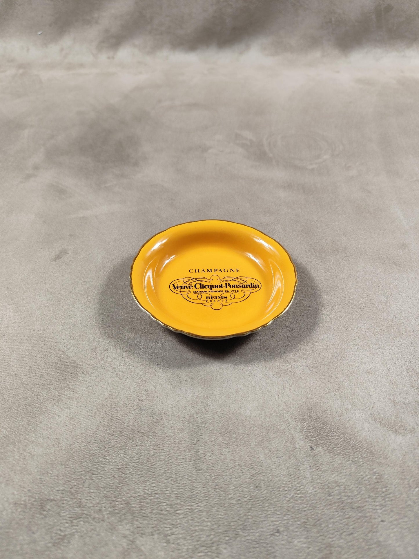Cendrier vide-poche Champagne Veuve Clicquot Ponsardin faïence Moulin des Loups Reims France vintage