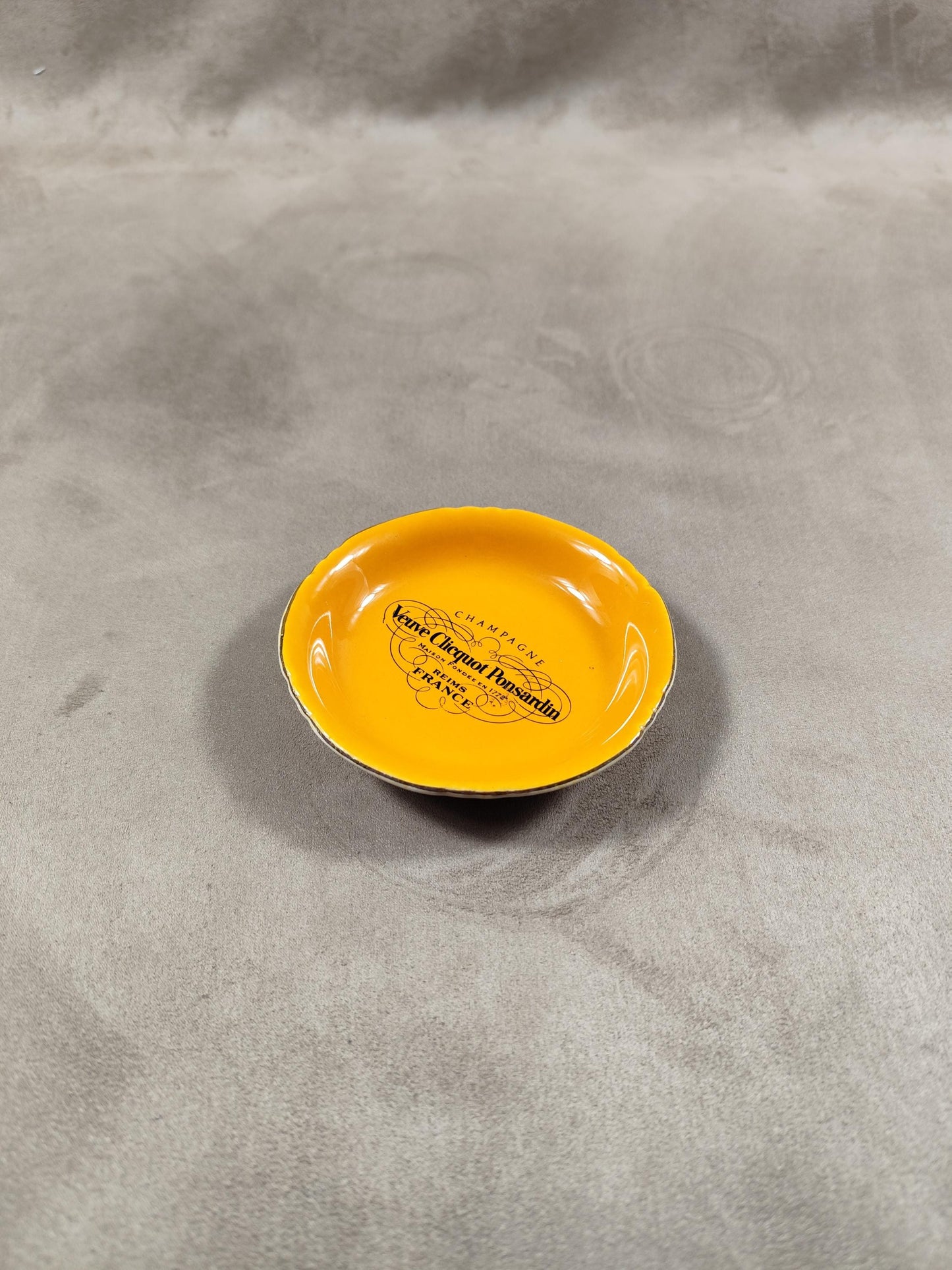 Cendrier vide-poche Champagne Veuve Clicquot Ponsardin faïence Villenauxe Reims France vintage