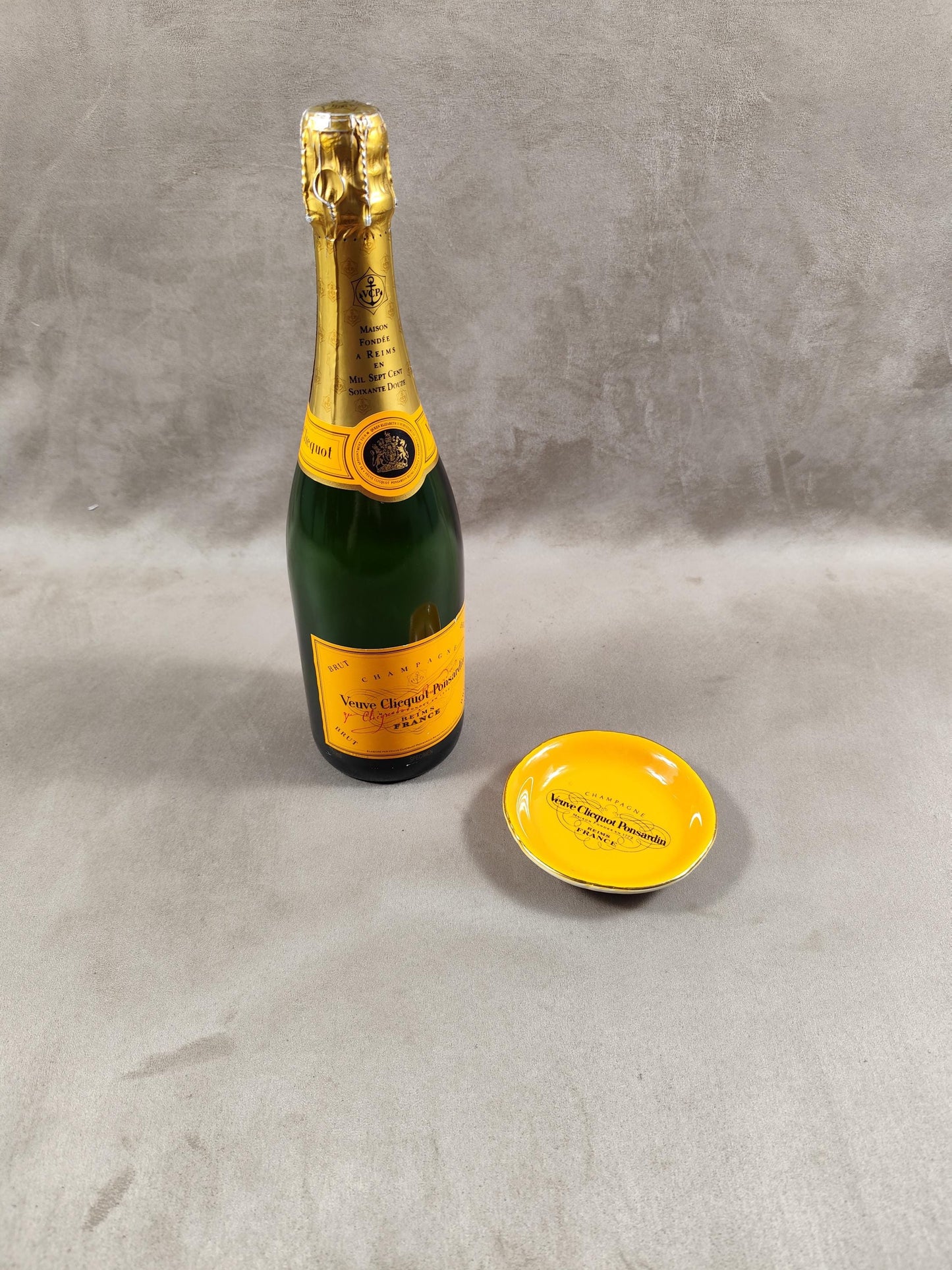 Cendrier vide-poche Champagne Veuve Clicquot Ponsardin faïence Villenauxe Reims France vintage