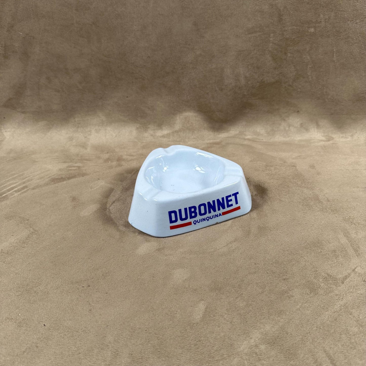 Cendrier DUBONNET triangulaire publicitaire vintage en faience bleu Made in France