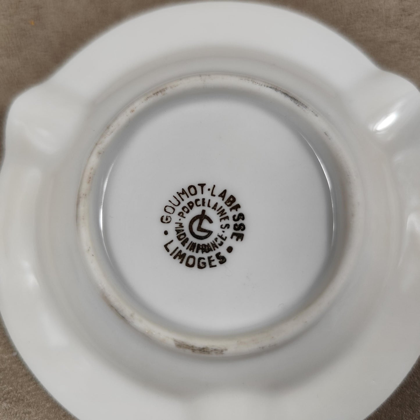 Cendrier publicitaire ancien des Galeries Lafayette en porcelaine de Limoges