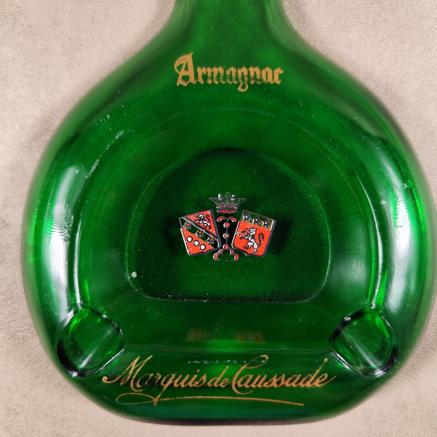 Cendrier publicitaire vintage Armagnac Marquis de Cassade en forme de bouteille en verre