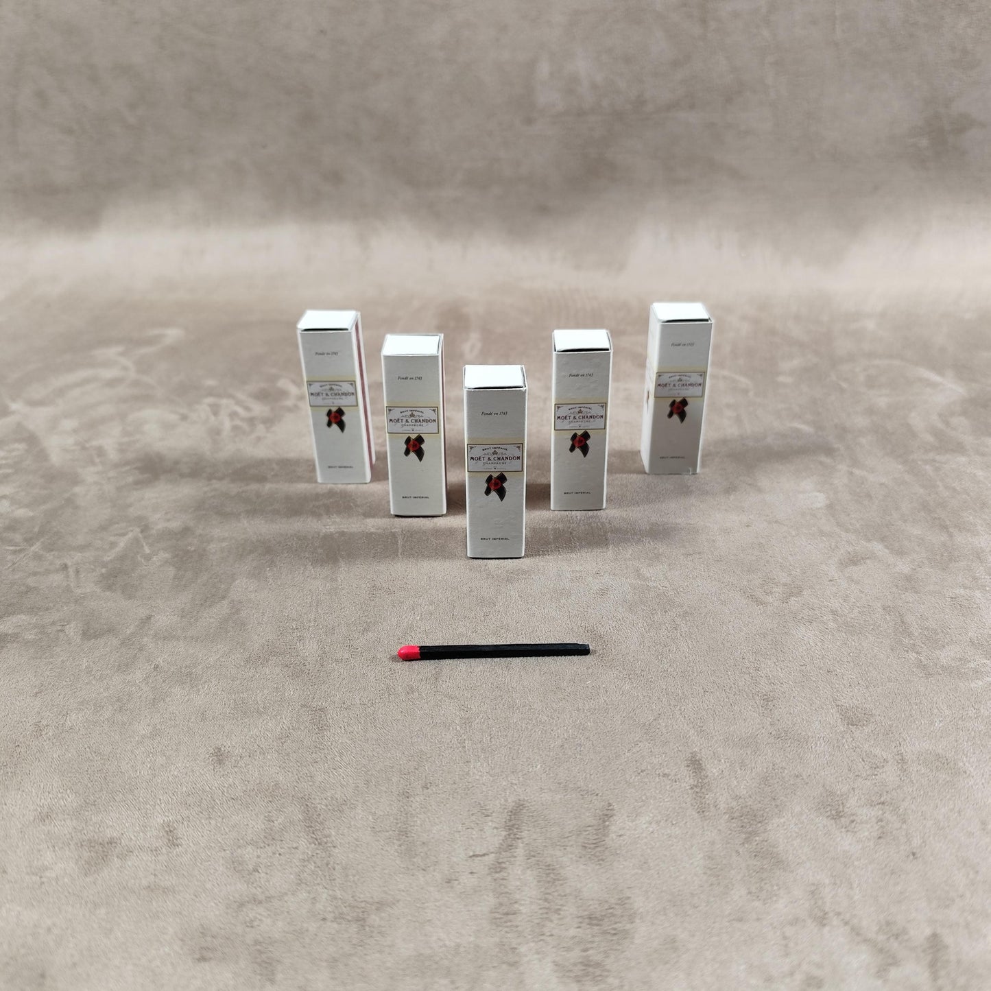 Lot de 5 boites d'allumettes Champagne Moet & Chandon vintage 1960