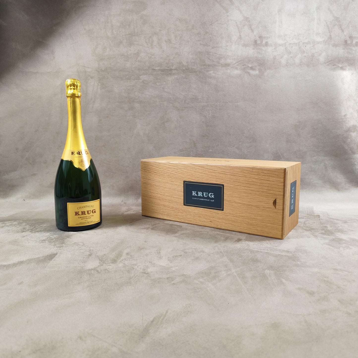 Caisse en bois de champagne Krug Made in France Années 1980