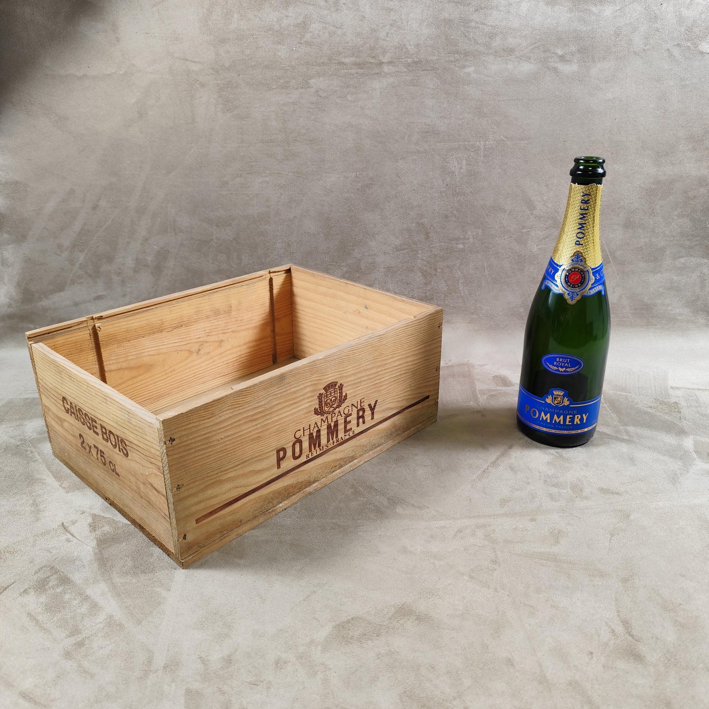 Caisse en bois pour bouteilles de Champagne Pommery Made in France Vintage 1980