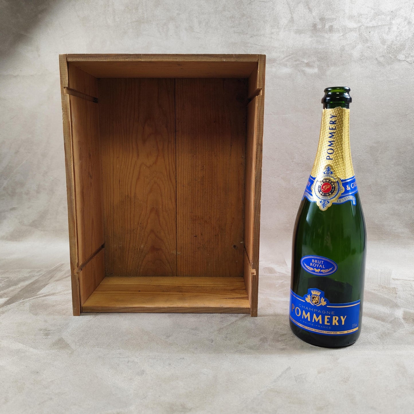 Caisse en bois pour bouteilles de Champagne Pommery Made in France Vintage 1980